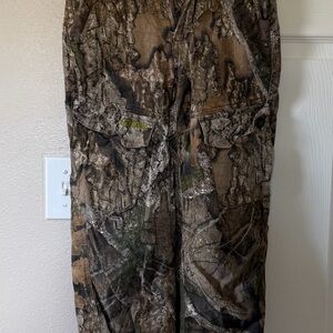 Magellan Outdoors Forest Camo Cargo Pants (Youth L)